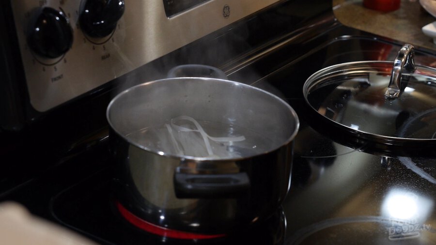 Boiling rice noodles in small pot