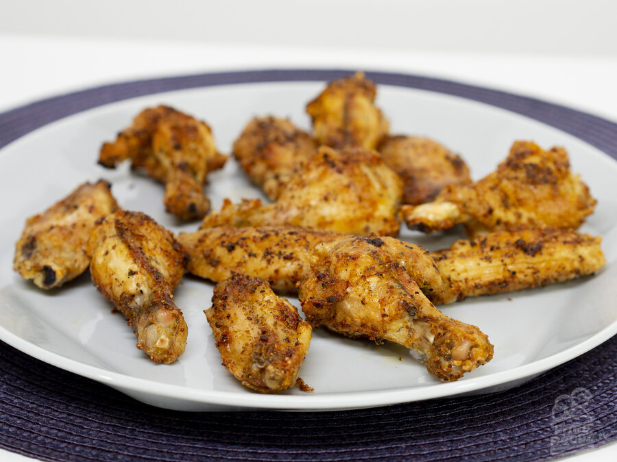 A big ol plate of crispy air fryer chicken wings