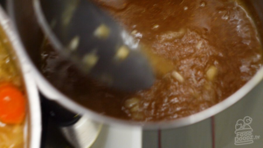 adding cooking liquid into curry roux